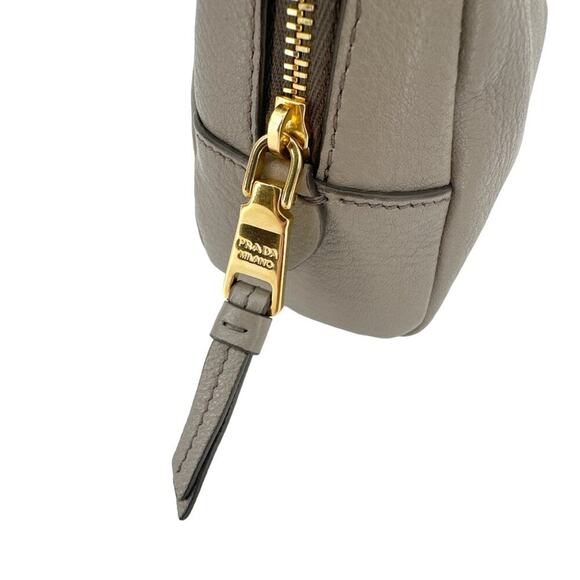 PRADA Vitello Daino Leather Cosmetic Pouch in Argilla - Picture 5 of 16